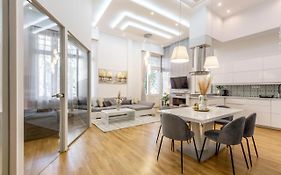 Luxurious & Spacious Downtown Residence In Liszt Ferenc Square