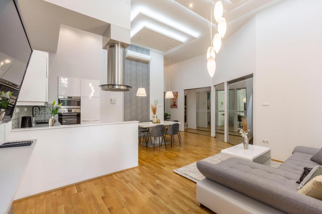 Luxurious & Spacious Downtown Residence In Liszt Ferenc Square Budapest Exterior foto