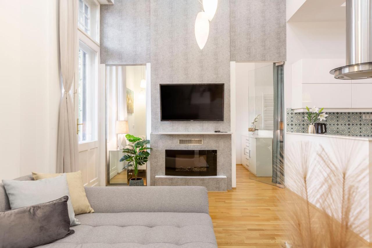 Luxurious & Spacious Downtown Residence In Liszt Ferenc Square Budapest Exterior foto