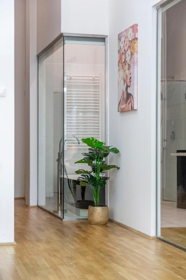 Luxurious & Spacious Downtown Residence In Liszt Ferenc Square Budapest Exterior foto
