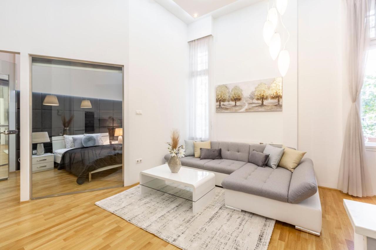 Luxurious & Spacious Downtown Residence In Liszt Ferenc Square Budapest Exterior foto